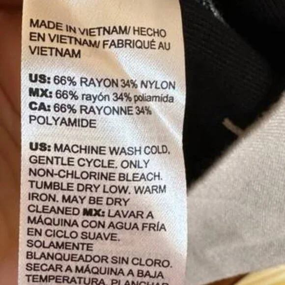 * Chico's Black/White Abstract Intarsia Sweater * - Picture 3 of 7